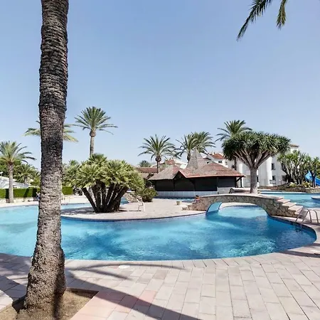 Rey-piscina Apartment